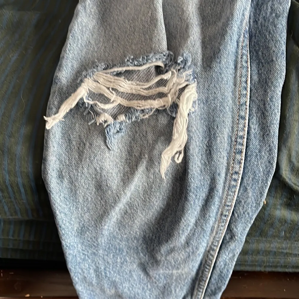 Zara Distressed Mom High waisted Blue Jeans size 6 - Image 2