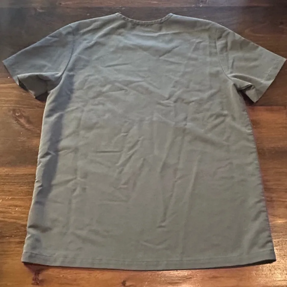 FIGS Technical Collection Scrub Top V-Neck Short Sleeve Solid Green Size‎ Medium - Image 3