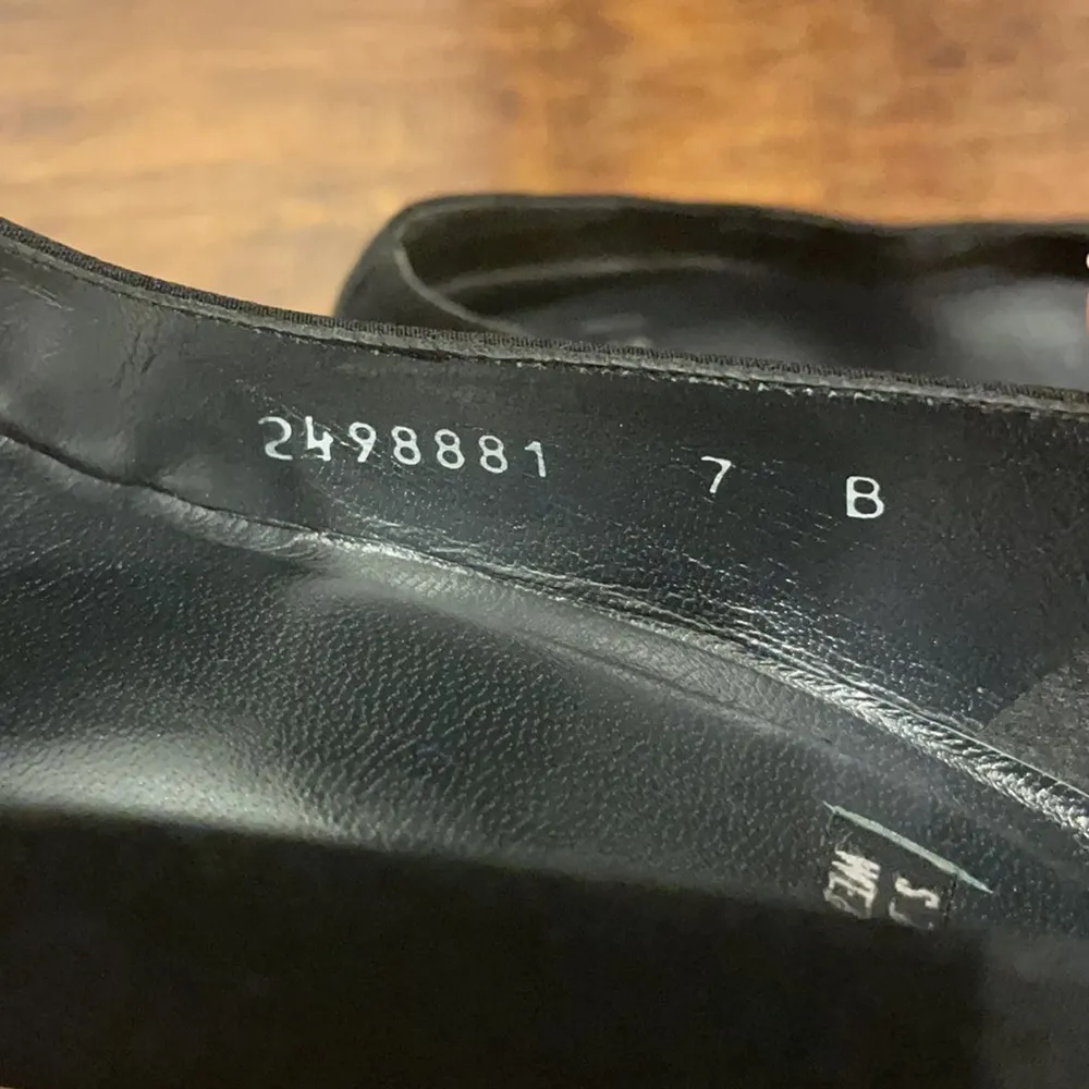 Stuart Weitzman  black round toe heels - Image 10