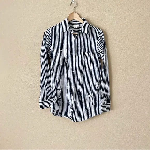 Banana Republic Striped button down Shirt With pockets - Image 4