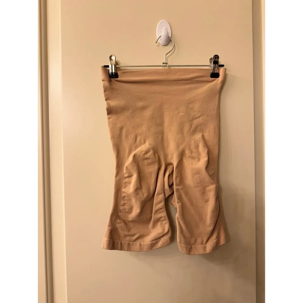 Skims Seamless Sculpt Mid Thigh Short Size 2X/3X
Ochre - Image 6