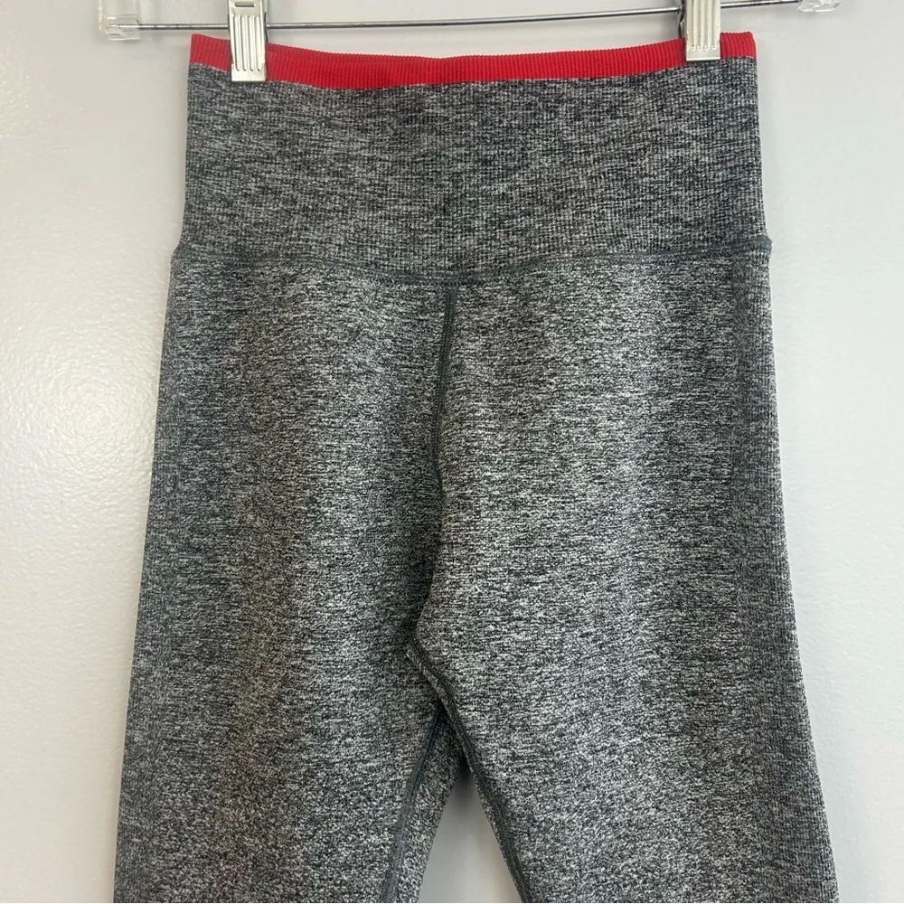 Athleta High Waisted Seamless Heathered Grey Red Trim Leggings Size XS - Image 4