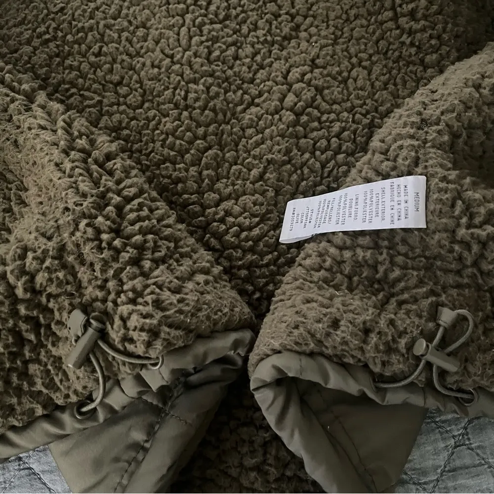 Thread & Supply Quilted Puffer Jacket, Olive Green, Sz M - Image 12