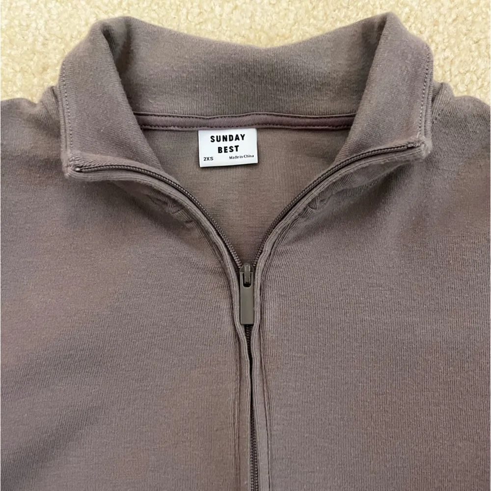 long sleeve cropped aritzia zip up - Image 2