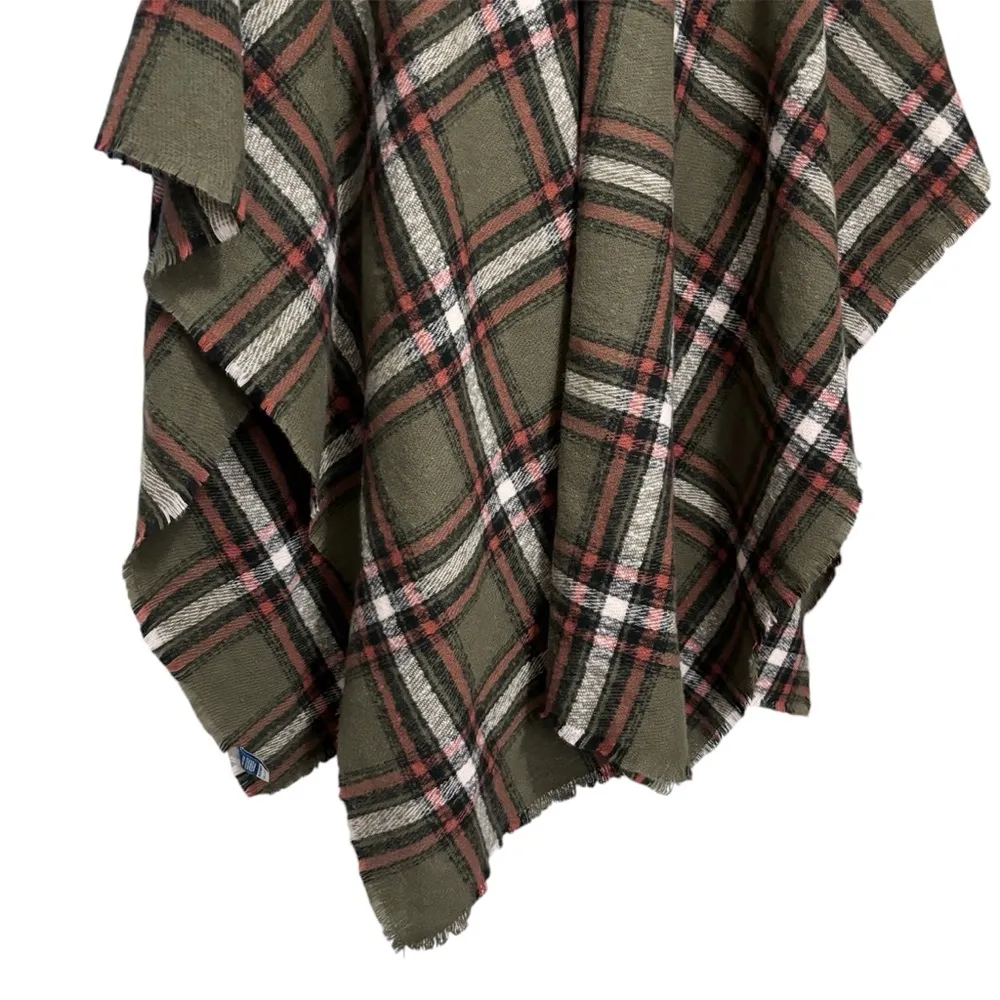 Women's Old Navy green plaid poncho blanket shawl one size - Image 6
