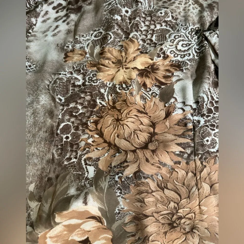 St. John  Silk Tan Long Sleeve Button up Down Blouse W/ Gold Tone Buttons Sz 4 - Image 4