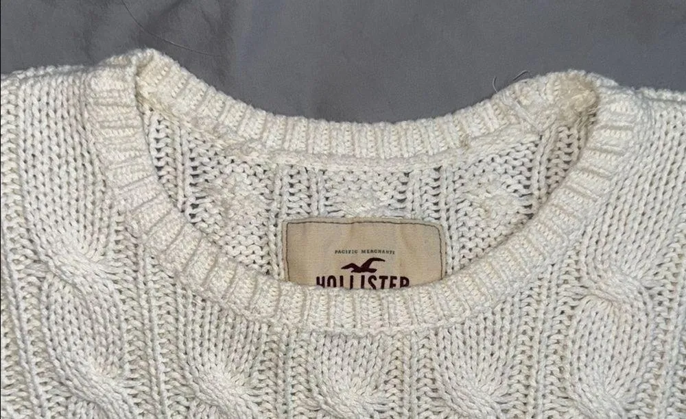 Hollister Women's White Cable Knit Sweater - Image 3