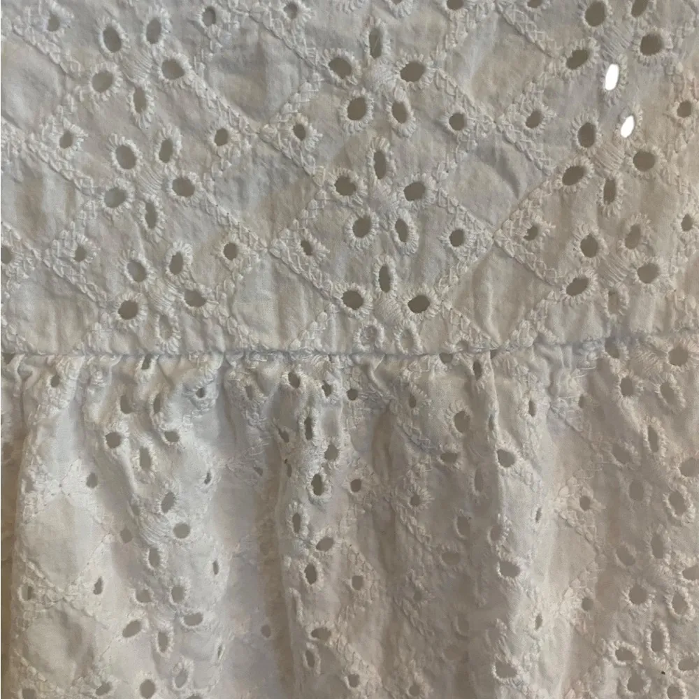 Draper James Ladies V-Neck short Puff Sleeve White Eyelet cotton blouse - Image 11