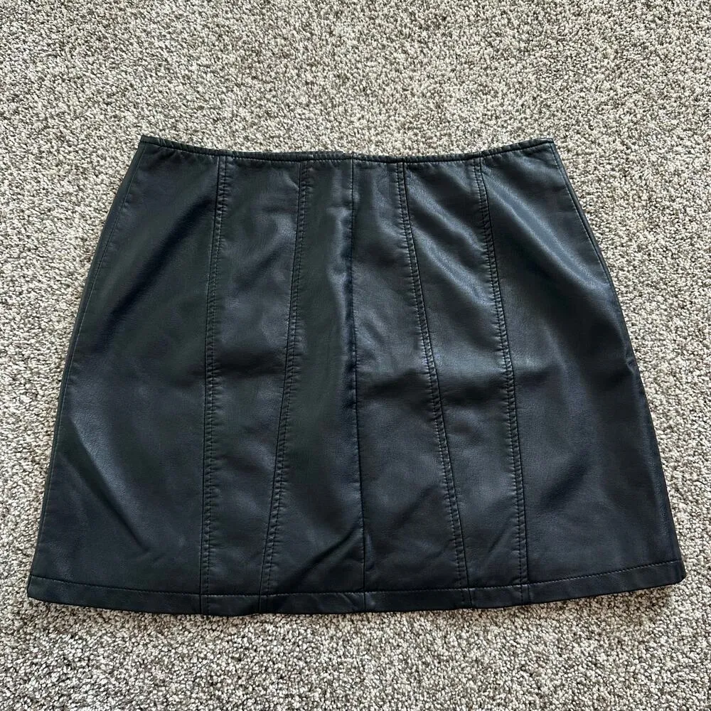 Free People black faux leather zip front mini skirt size 6 - Image 3