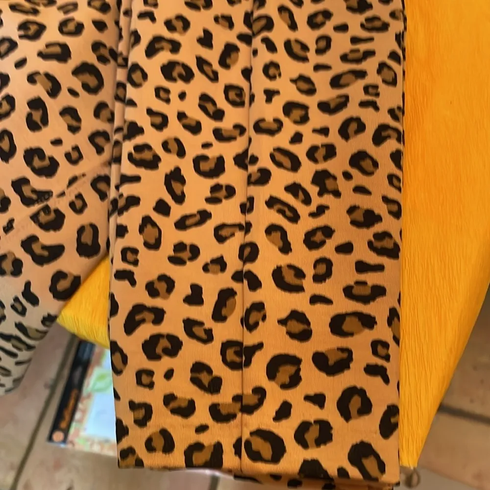 Old Navy leopard print leggings - Image 6
