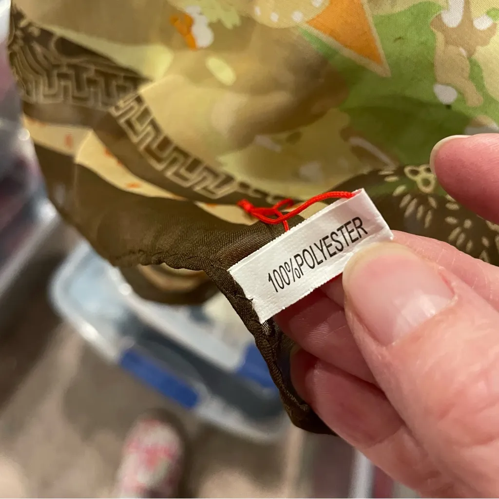 Beautiful vintage sheer silky Asian life theme earth tones scarf 27” x 27” Green - Image 8