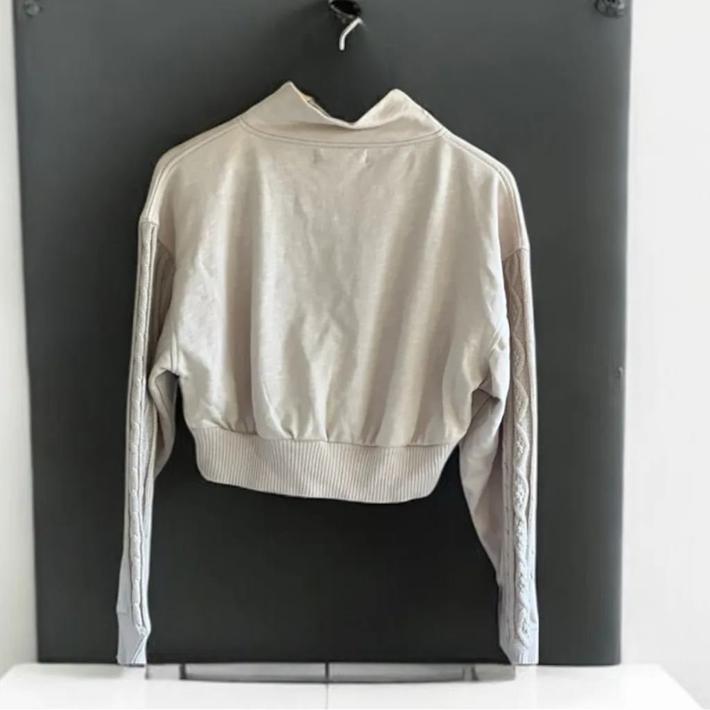 Urban Outfitters  cropped sweatshirt with cable-knit detailing on the sleeves. - Image 11