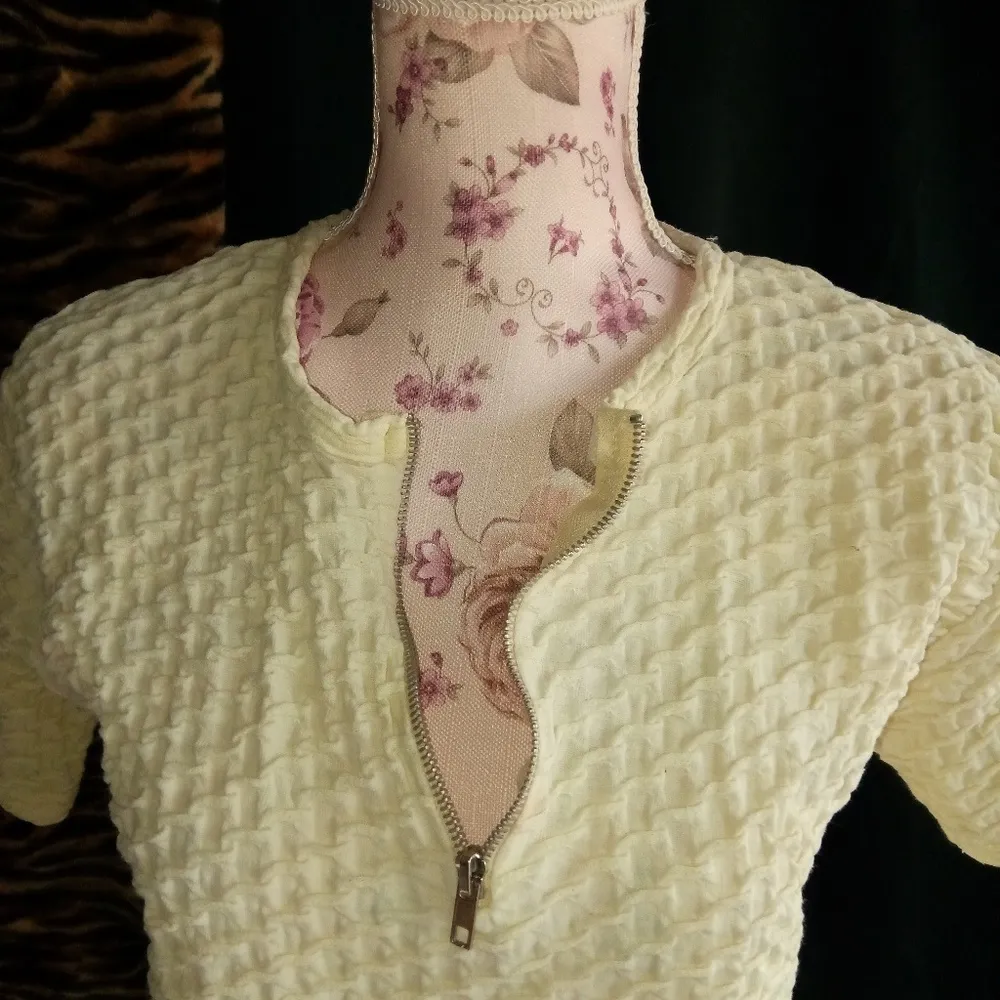 Live Wire M Vintage Vanilla Creme Bubble Top Size M - Image 2