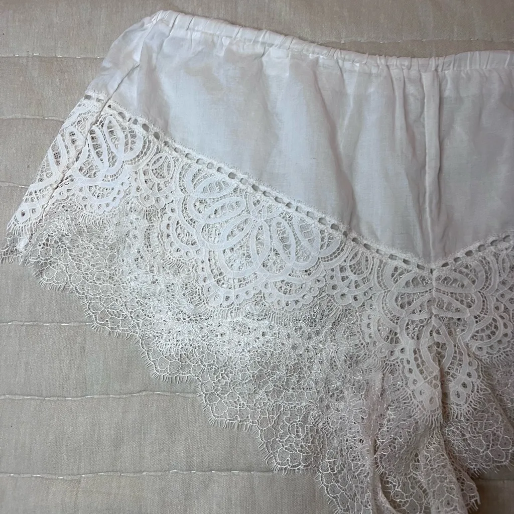 Victoria’s Secret Elegant White Lace Women's Sleep Booty Shorts Size Large - Image 4