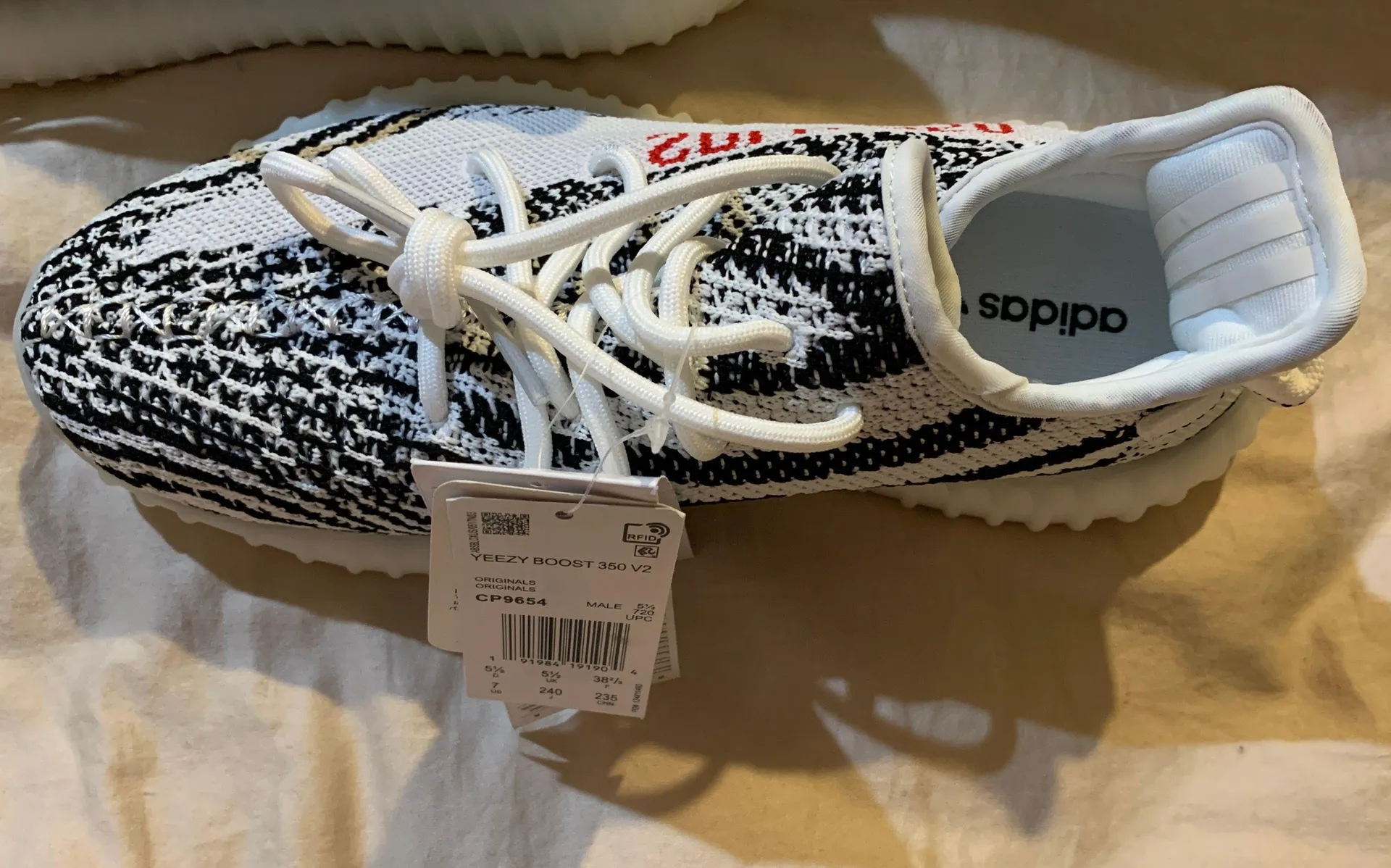 Yeezy Boost 350 V2 'Zebra' Size 7 NWT in Box Never Worn - Image 4