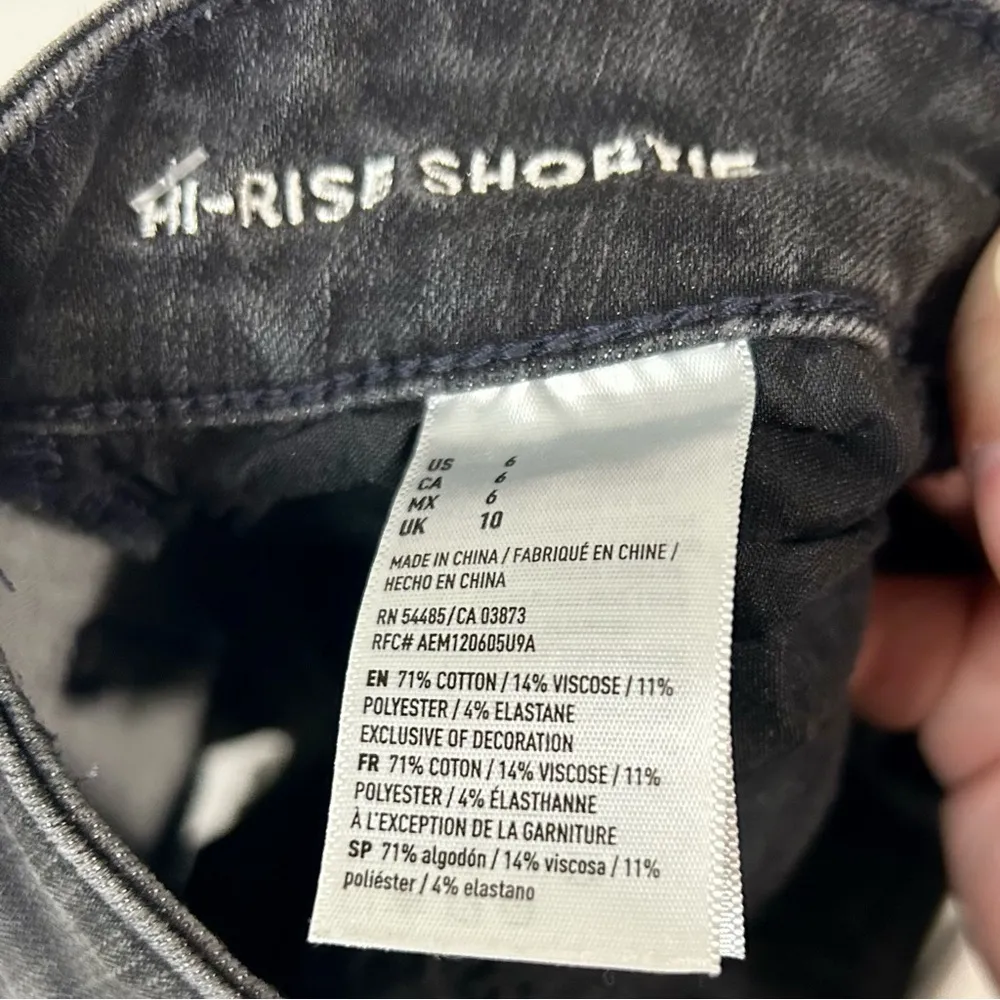 American Eagle Women’s Hi-Rise Shortie Distressed Denim Shorts Black Size 6 EUC - Image 4