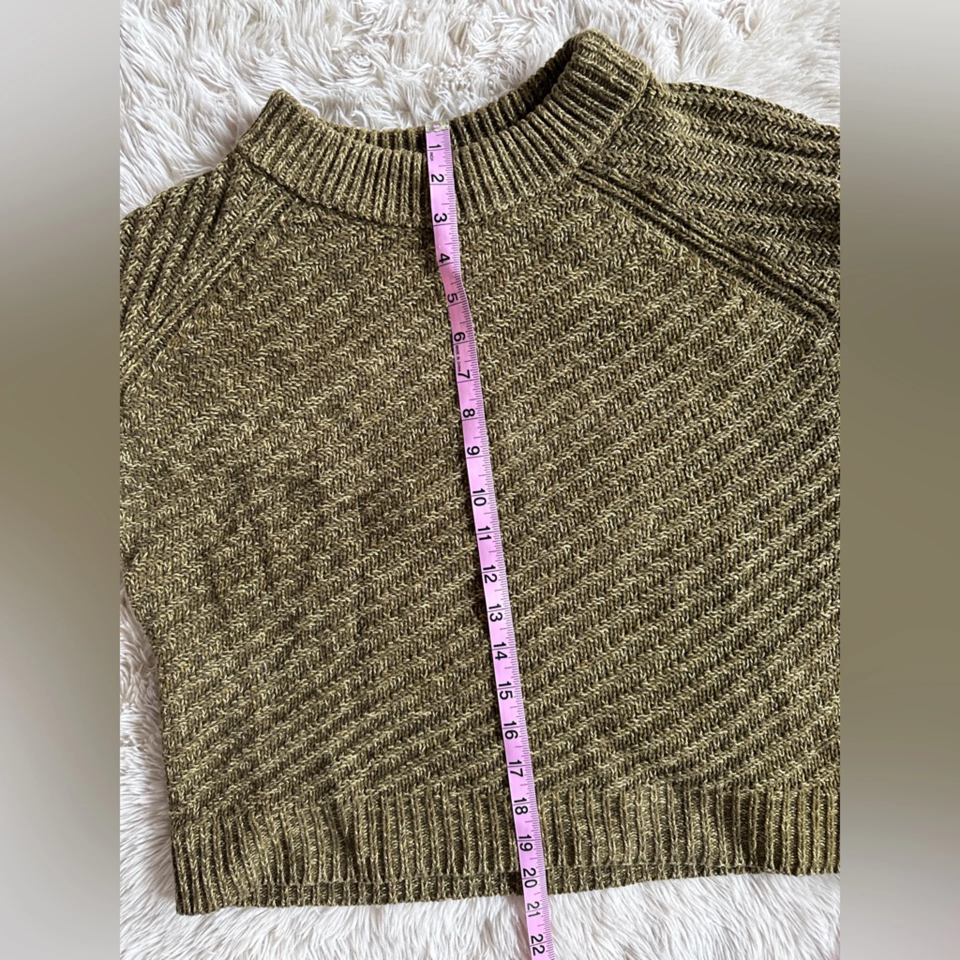 Universal Thread Olive Cropped Sweater Size M - Image 7