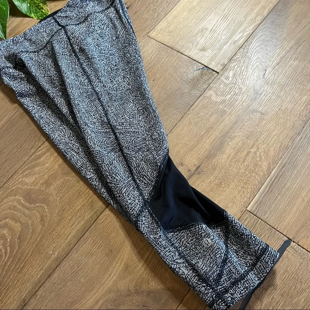 Lululemon Pace Rival Crop Line Up White Black - Image 5