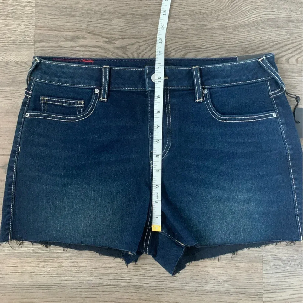 True Religion Jennie Mid Rise Raw‎ Hem Shorts - Size 31 - Dark Scorched Wash NWT - Image 10