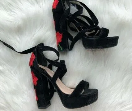 Rose Embroidered Heels Size 6 - Image 2