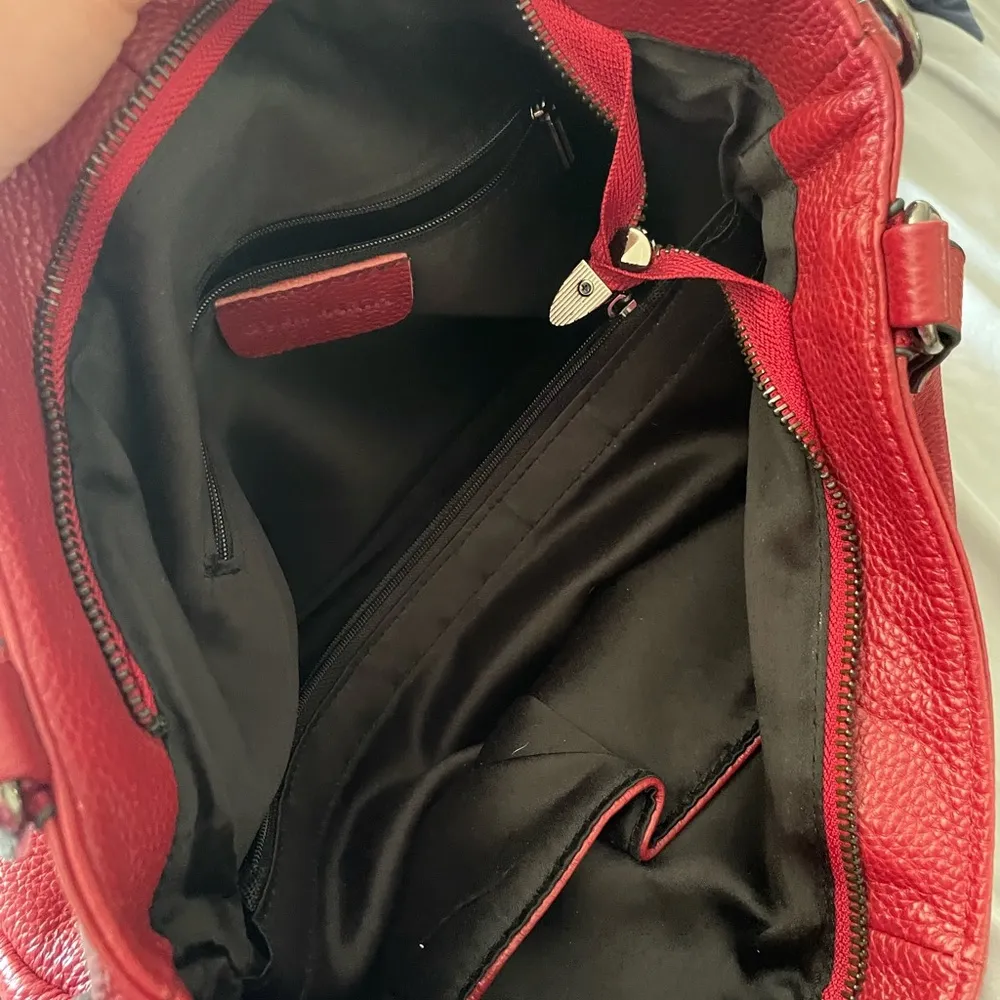 Over Earth leather burgundy bag, EUC, missing crossbody strap Red - Image 5