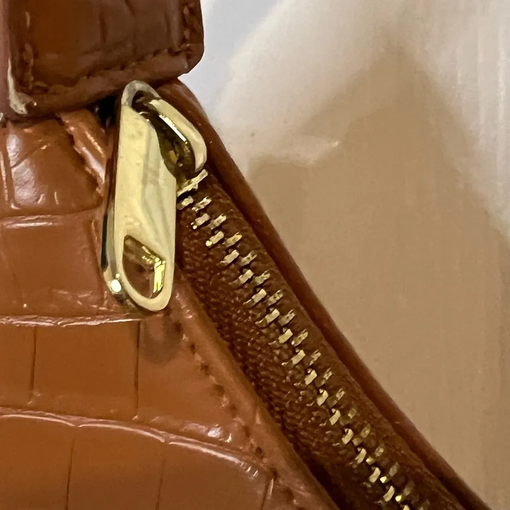 Wild Fable Faux Leather Caramel Croc-Embossed Shoulder Bag - Image 7