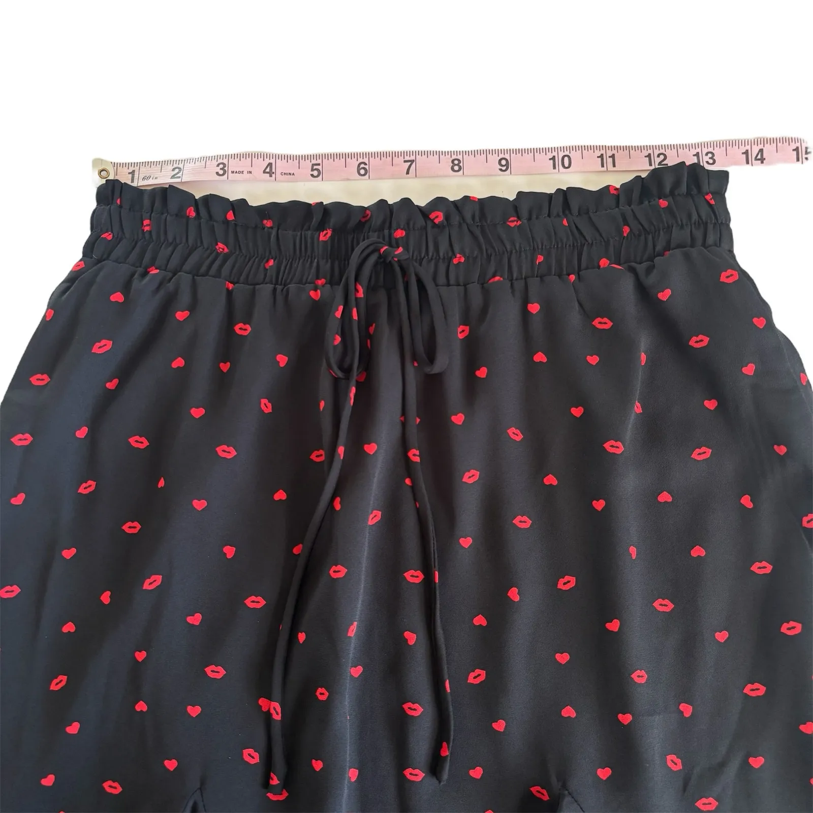 Francesca's Jun & Ivy Black Heart and Lips Kiss Print Mini Skirt Pull On Medium - Image 2