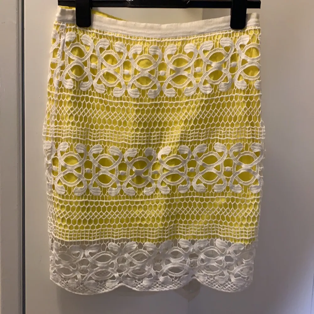 Bardot revolve lace skirt spring yellow pencil size 8 - Image 12