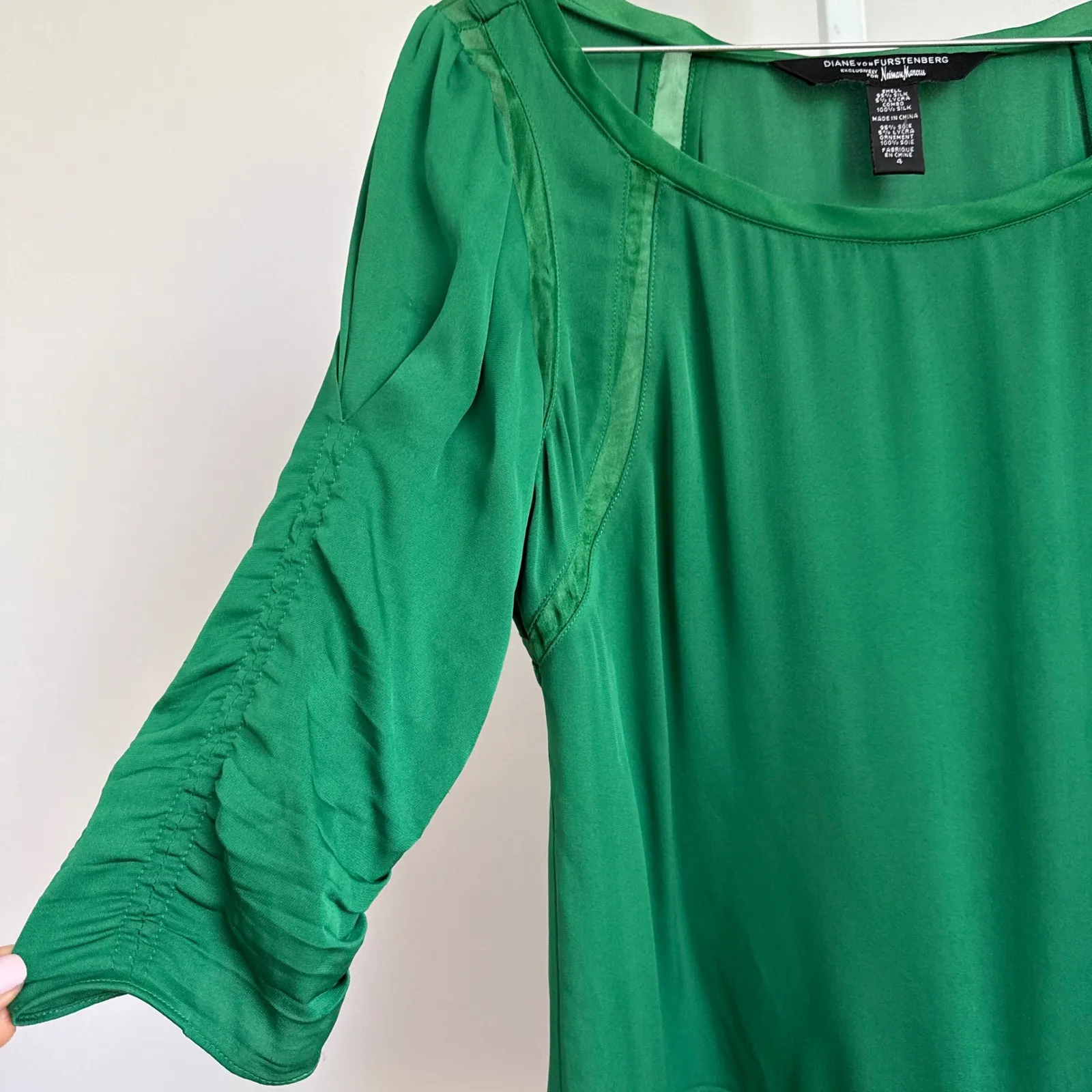 Diane‎ von Furstenberg Neiman Marcus Green Silk 3/4 Sleeve Top Luxury Feminine - Image 5