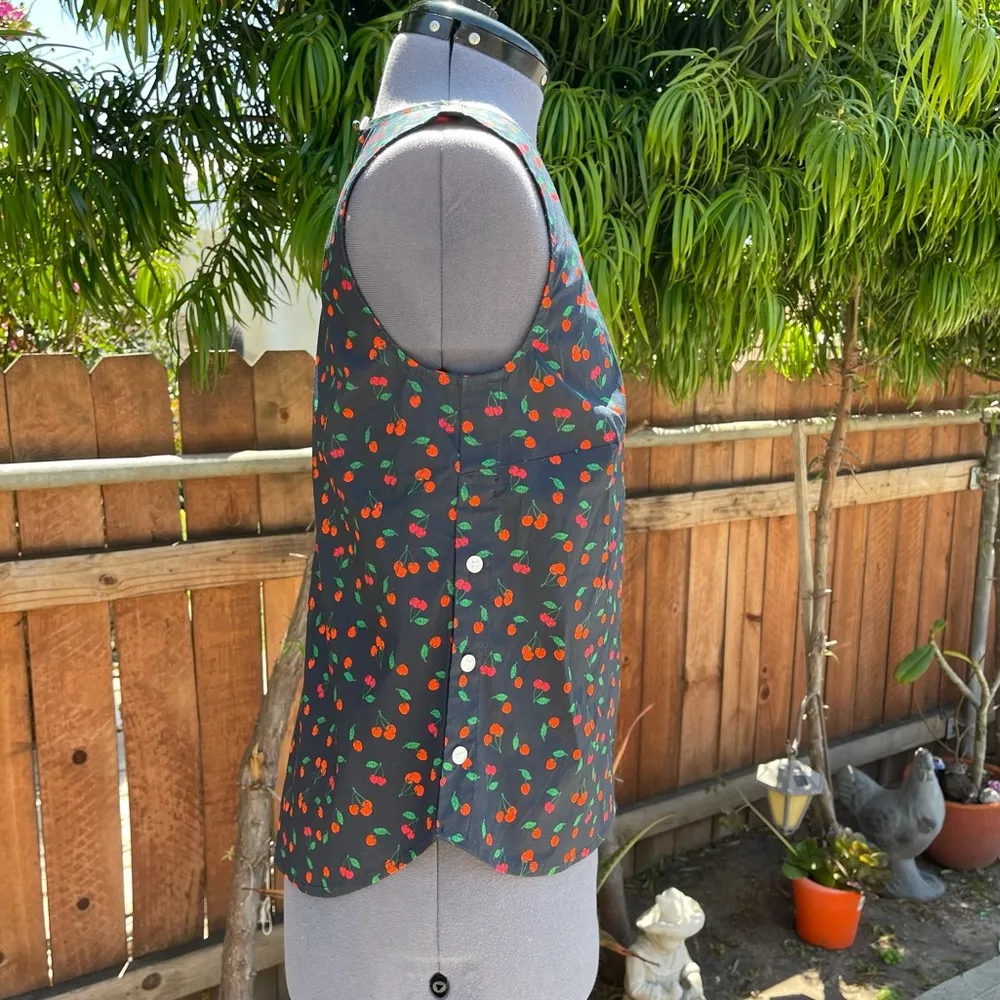 1901  Side Button Cherry Top - Image 2