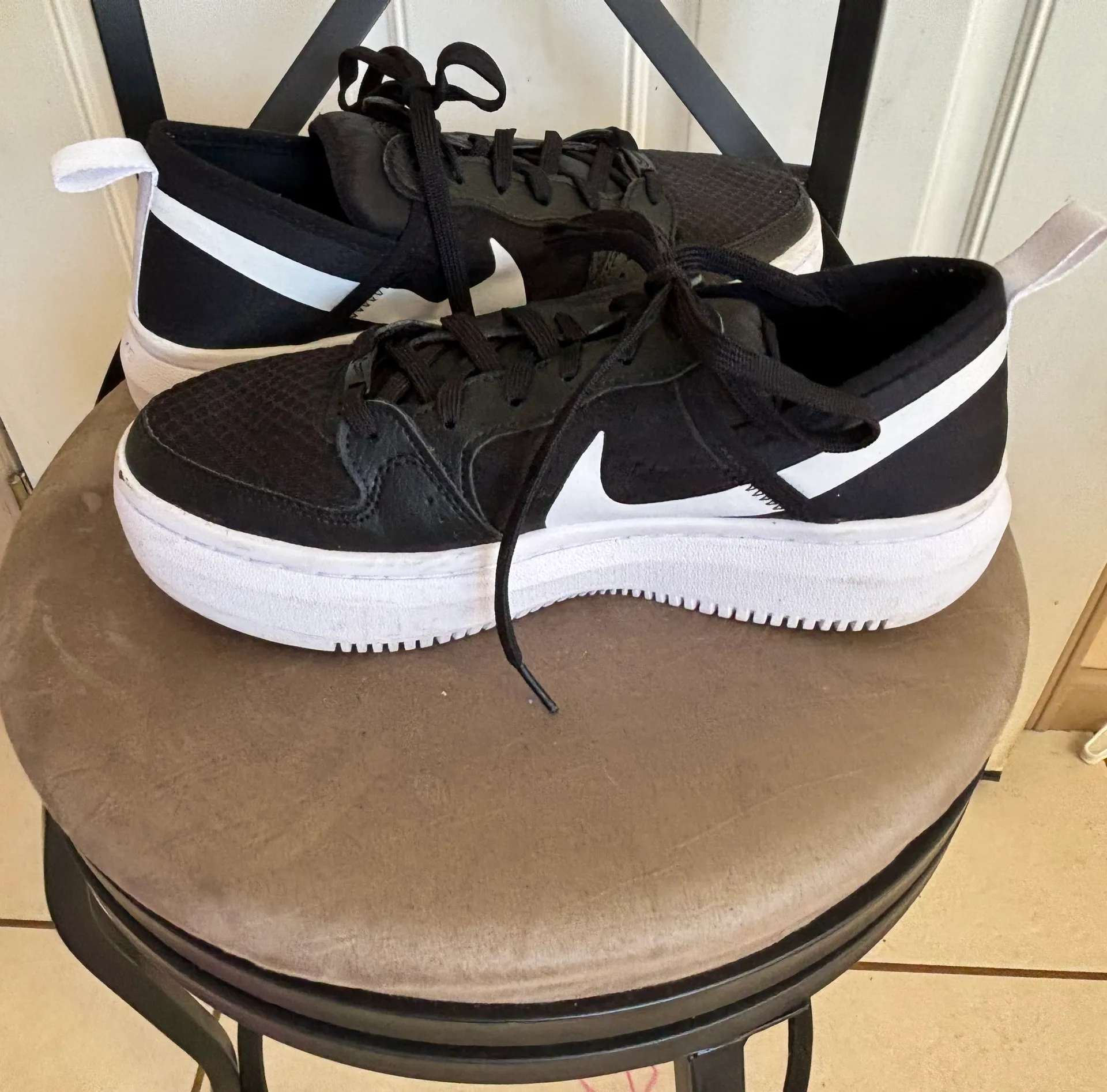 9.5  Court vision Sneakers - Image 3