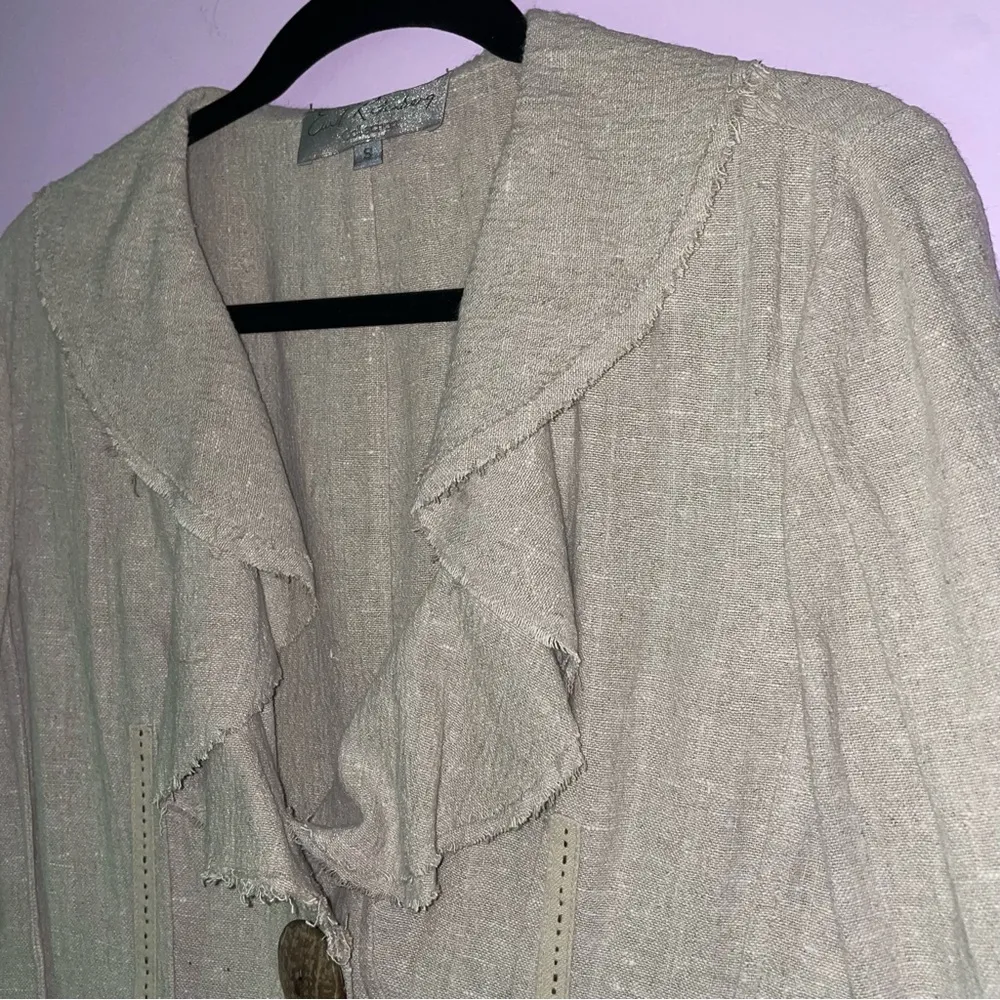 Emil Rutenberg Size S Tan Linen Blazer Jacket Ruffle Collar Artsy Lagenlook - Image 2
