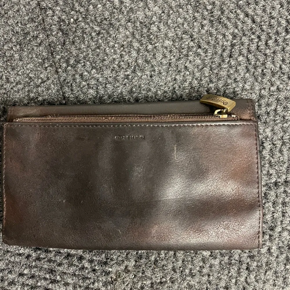 Fossil Brown Pebbled Leather Tri-Fold Bill Length Fold-Over Snap Close Wallet - Image 3