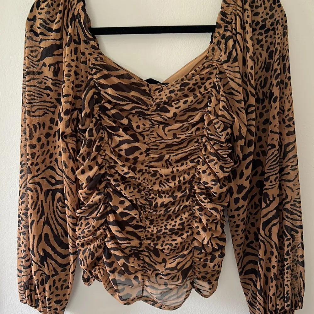 Jane & Delaney Tiger Print Ruche Blouse - Image 4