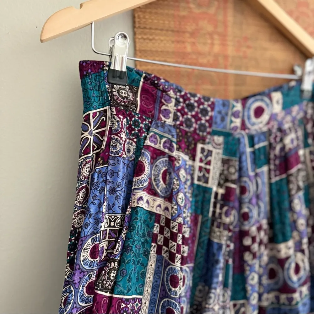 Vintage Crinkle Textured Patchwork Patterned High Waisted Casual Shorts Blue Size 30 - Image 2