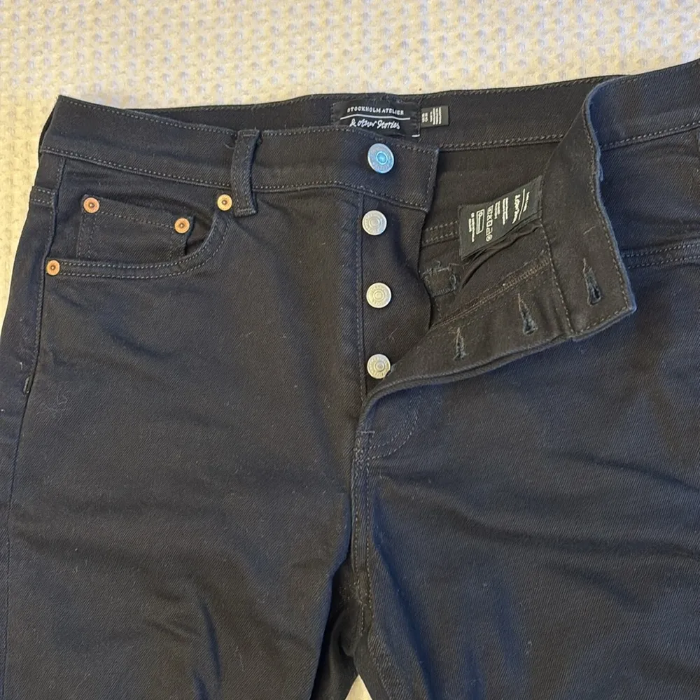 STOCKHOLM ATELIER & Other Stories  10 Black Wide Crop Ankle Jeans - Image 2