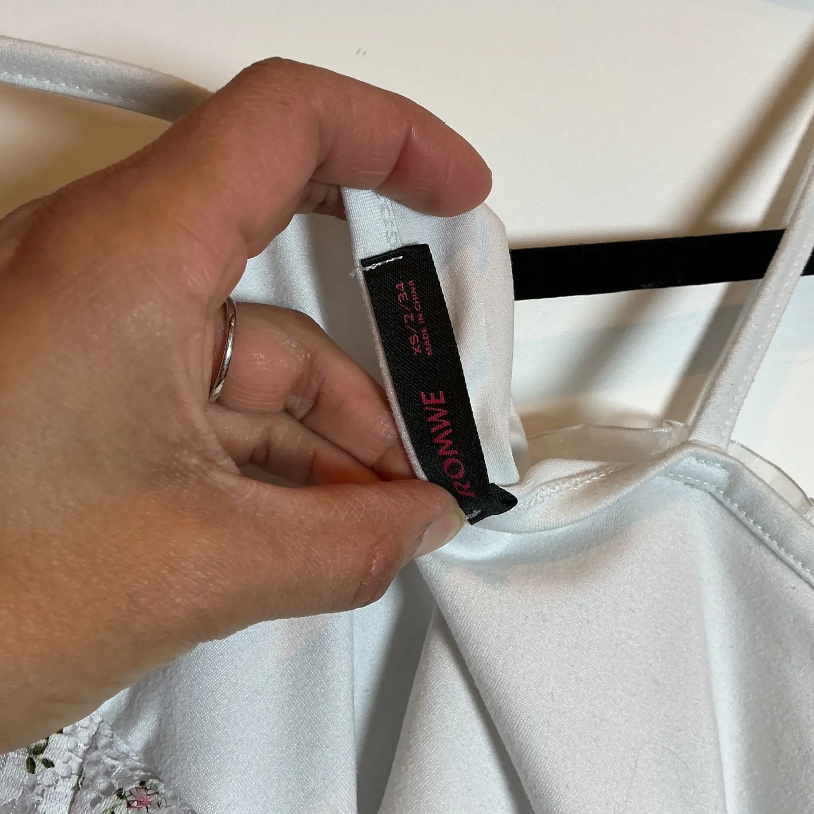 Romwe White Lace Floral Crop Cami Top Cottagecore Coquette XS - Image 6