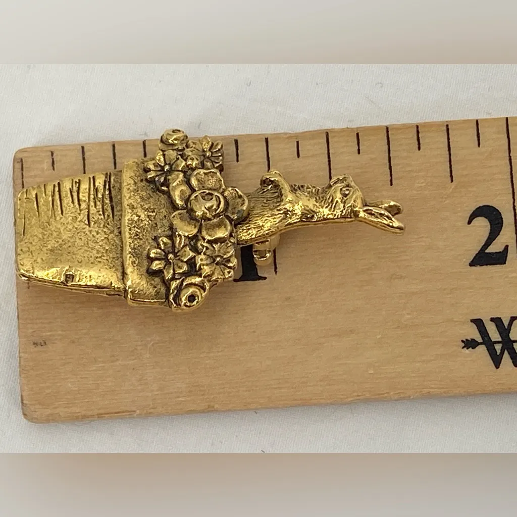 Flower Pot with Bunny Rabbit & Flowers Gold Tone Pin Brooch 1.5" tall - Image 3