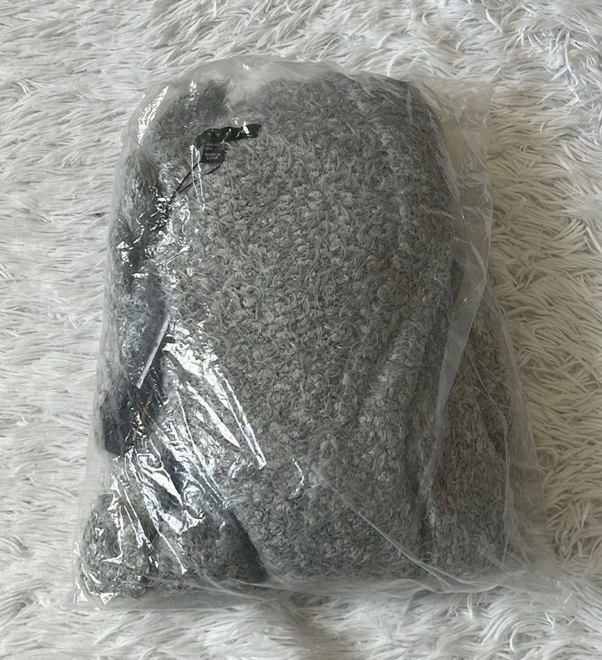 RUSTY Women’s v neck Butter cardigan Knot sweater in grey Marl size Medium - Image 3