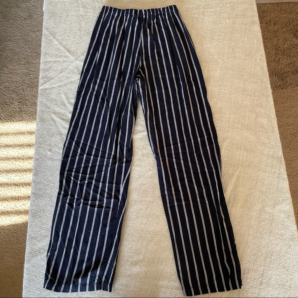 Brandy Melville Pull On Pants - Image 5