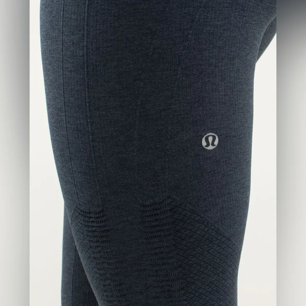 LULULEMON In The Flow Crop II Seamless Legging in Heathered Inkwell Size 4 - Image 5