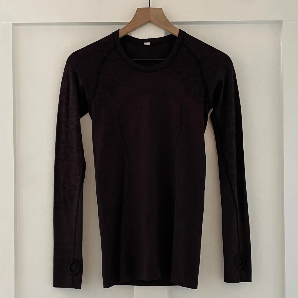 Lululemon  Swiftly Tech Long Sleeve Crew in Black Cherry / Black Size 4 - Image 2