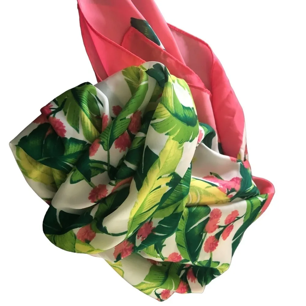VS Victoria’s Secret Supermodel Essential Floral Square Scarf Pink Green 45X45 - Image 3