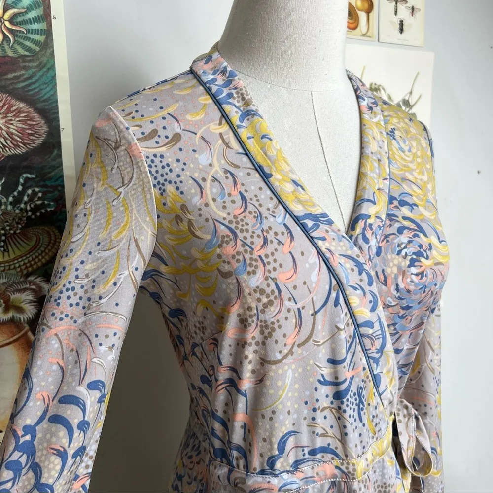 BCBGMAXAZRIA Pastel Spring Wrap Midi Dress size Small - Image 5