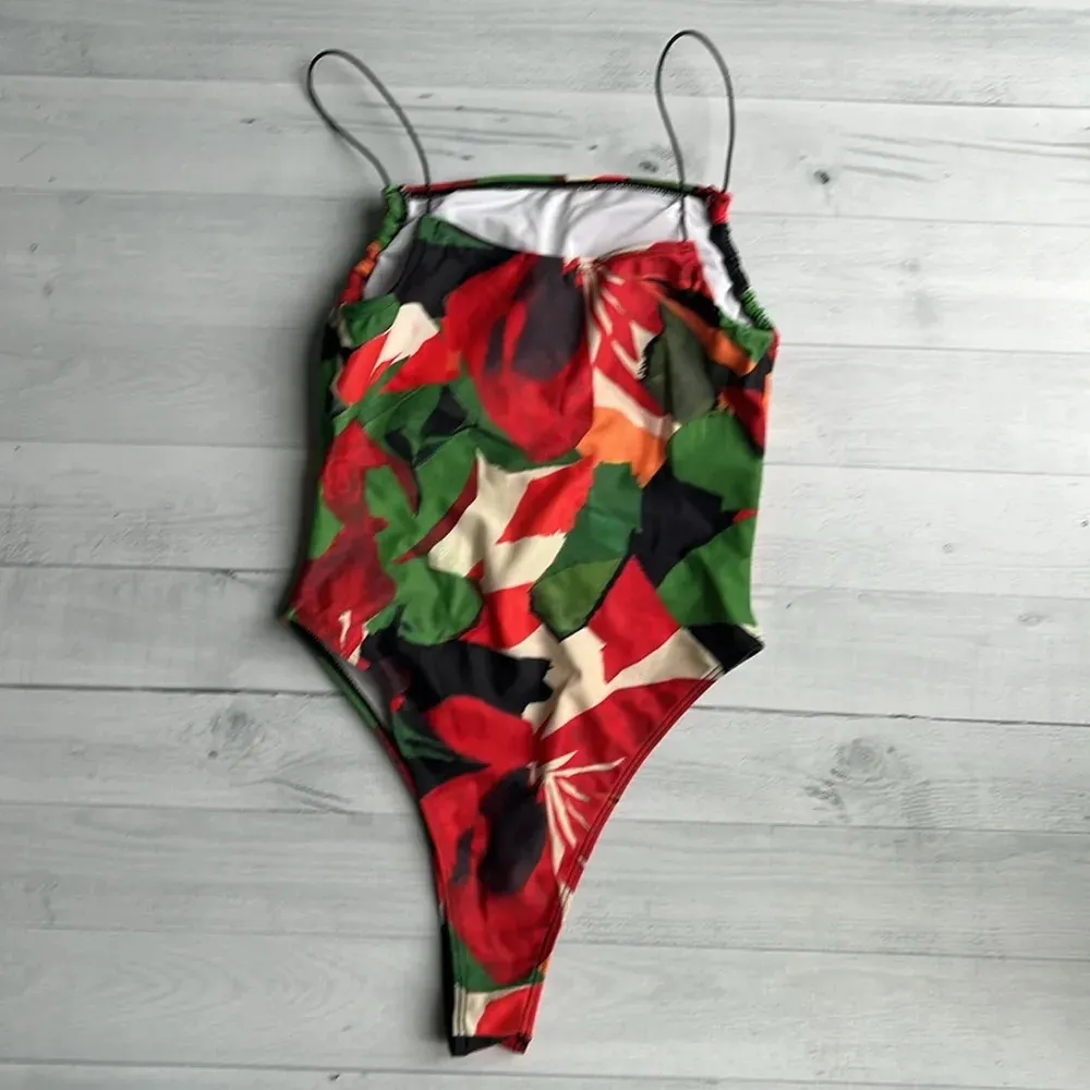 PrettyLittleThing Floral Print One Piece Swimsuit US 2 - Image 4