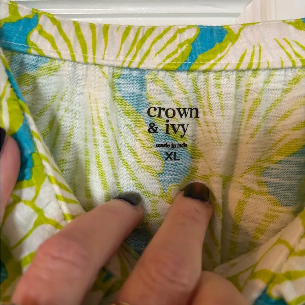 Great condition Crown & Ivy strapless top. Size XL. - Image 2