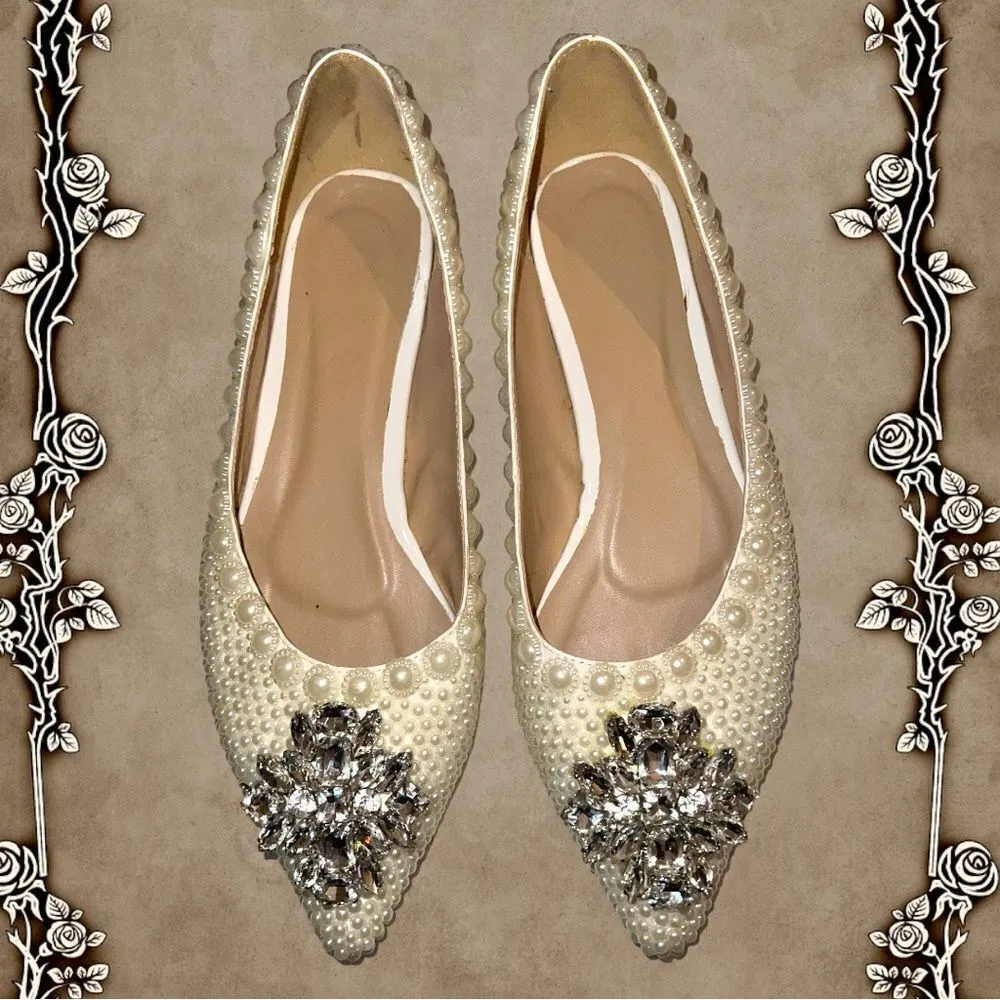 Gorgeous cream colored pearl flats with exquisite rhinestone design on top. New Size undefined - Image 4