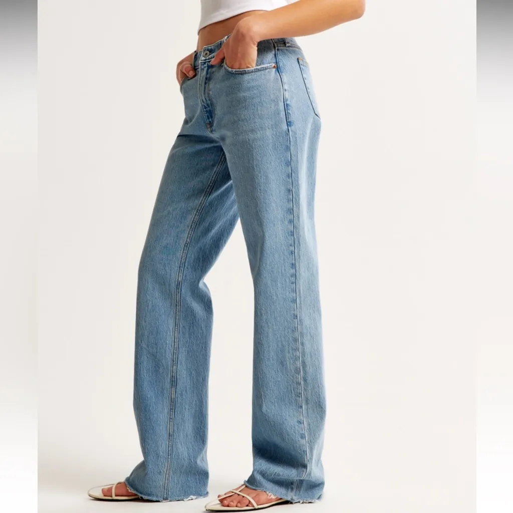 Abercrombie & Fitch Low Rise Baggy Jean Medium With Raw Hem - Image 2