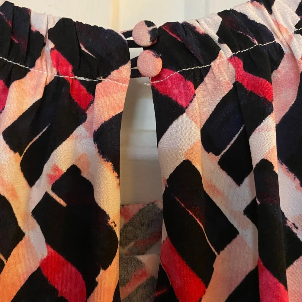 White House Black Market Pink and Black Geometric Print Tank with Silver Chain - Image 4