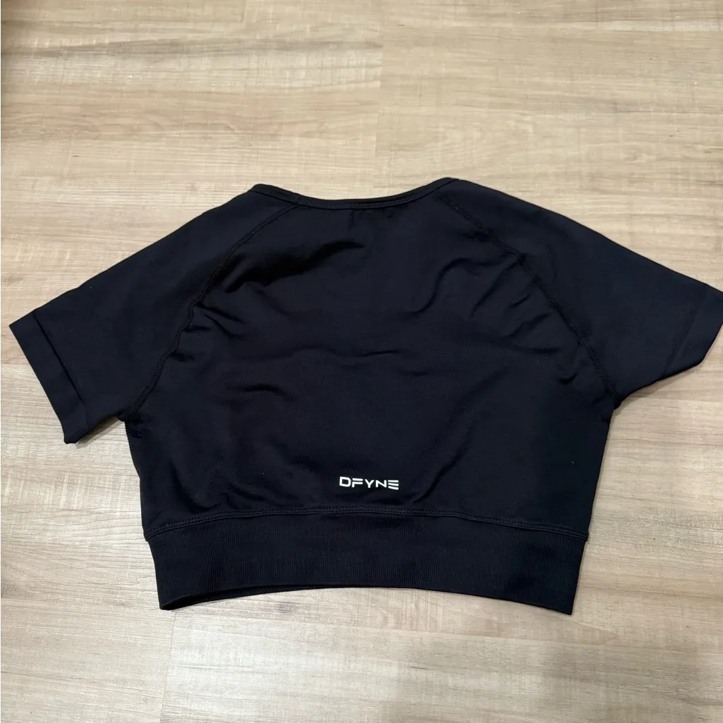 DFYNE Black Women's Crop Top - Image 4